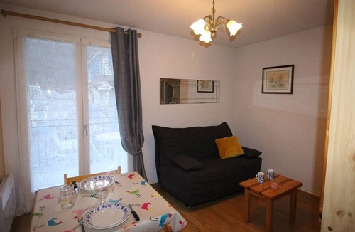 Bagneres-de-Luchon Apartment | Quiet Studio Cabin, Parking, Balcony, Pets Allowed - 4 Pers. in Bagnères-de-Luchon