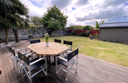 Dol-de-Bretagne House | Quiet, town-center stone house with enclosed garden.