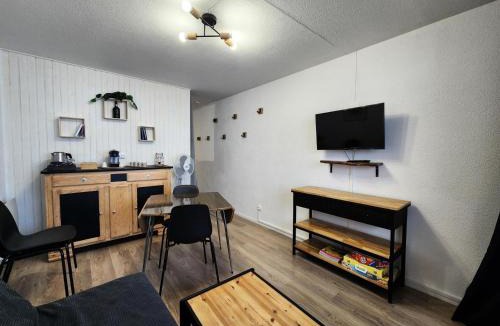 La Mongie Apartment | Résidence Le Tourmalet - maeva Home - Studio 4 personnes 1 coin cabine skis aux pieds vue montagne MAE-4033