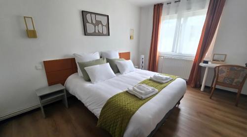 Norroy Bed & Breakfast | Résidence Les Poiriers VITTEL - Chambre type hôtel avec Salle de bain privée
