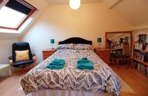 Saint-Nicolas-du-Pelem Apartment | Rainbow Cottages