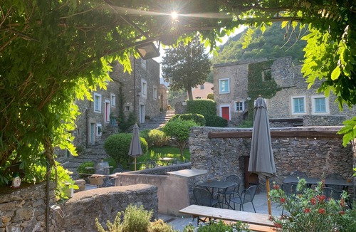 Castelbianco Condo | RED NEIGHBORHOOD in the paradise of Colletta, Liguria, Italy, hiking, climbing, pool