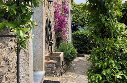 Castelbianco Condo | RED NEIGHBORHOOD in the paradise of Colletta, Liguria, Italy, hiking, climbing, pool