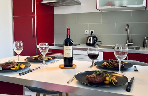 Saint - Martin - du - Touch Apartment | RedLounge - Appartement avec Piscine et Jardin
