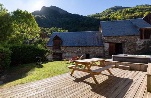 Adervielle-Pouchergues House | Renovated village house for 12 people with garden and jacuzzi near Loudenvielle