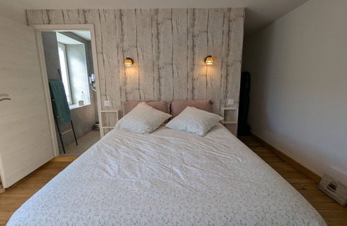Colroy-la-Grande Bed & Breakfast | Renovated farmhouse pets welcome - Fave Valley