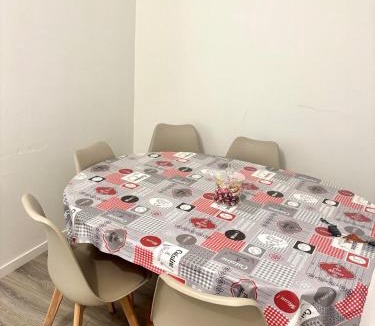 Troyes Apartment | Renovated 3-Bedroom Apartment near UTT