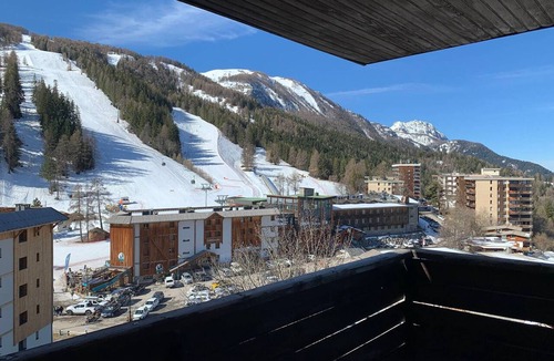 Pra Loup Apartment | Renovated 4 pers apt, balcony, close to slopes, parking
