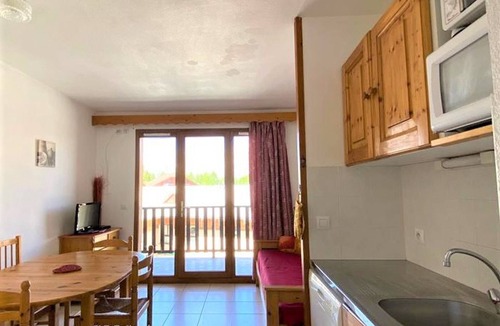 La Joue du Loup Apartment | Renovated 4 ppl apartment with balcony, pets allowed