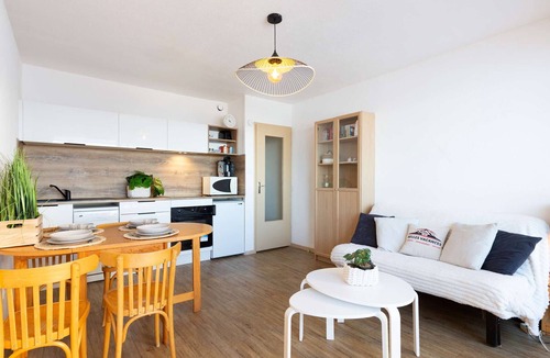 Espiaube Apartment | Renovated Apartment for 5, Close to Slopes and Ski School, Stunning Mountain Views