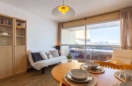 Espiaube Apartment | Renovated Apartment for 5, Close to Slopes and Ski School, Stunning Mountain Views
