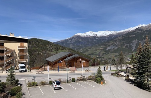 Le Sauze Apartment | Renovated apartment in the center of the resort with a beautiful view
