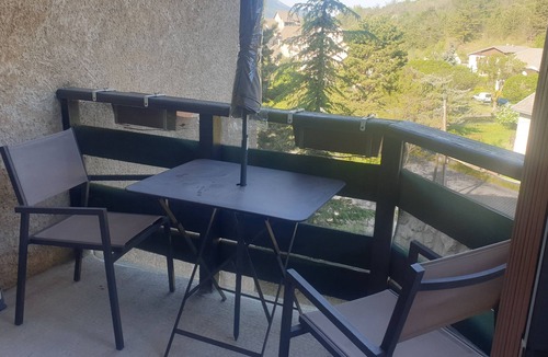 Embrun Apartment | Renovated apartment close to the lake