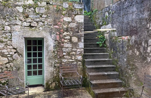 Luzech House | Renovated apartment in riverside village near Cahors