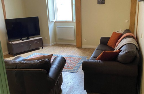 Luzech House | Renovated apartment in riverside village near Cahors