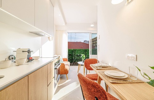 Mantega Apartment | Renovated apartment with south-facing balcony – A/C & Elevator