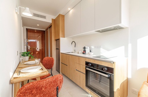 Mantega Apartment | Renovated apartment with south-facing balcony – A/C & Elevator