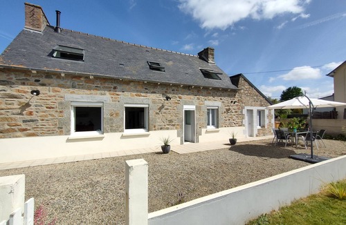 Hillion House | Renovated family cottage in the heart of a nature reserve, 300m from the GR34