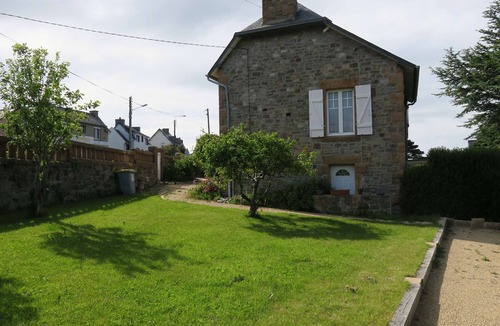 Tregastel House | Renovated house 100m from sea with WIFI, garden in Trégastel