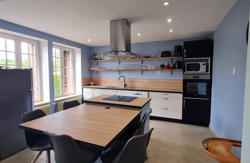Mauvages Cottage | Renovated Rural Farmhouse for 6, Near Hiking Trails & Historic Cities