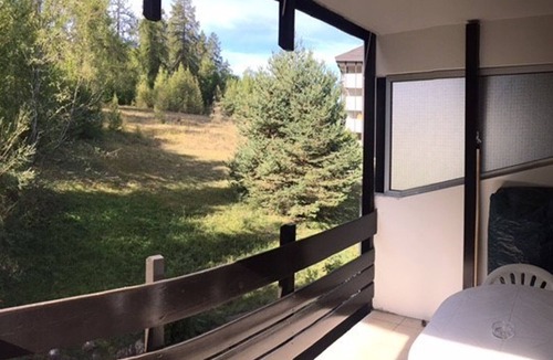 Le Sauze Apartment | Renovated ski-in/ski-out studio, parking included
