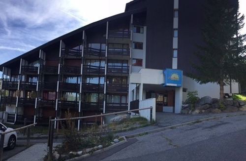Le Sauze Apartment | Renovated ski-in/ski-out studio, parking included