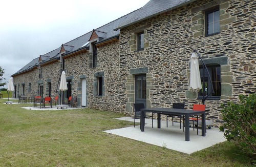 Mur-de-Bretagne House | rental cottage near Lake Guerledan Brittany