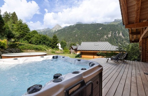 Le Lavancher Ski Chalet | Repos du Loup - 4-Bedroom Chalet | 4 Bathrooms | Jacuzzi | Cold Plunge Pool