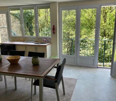 Huelgoat House | repos en forêt