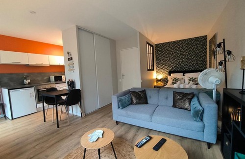 Billere Apartment | Residence calme-Balcon-Parking-5 min de Pau centre