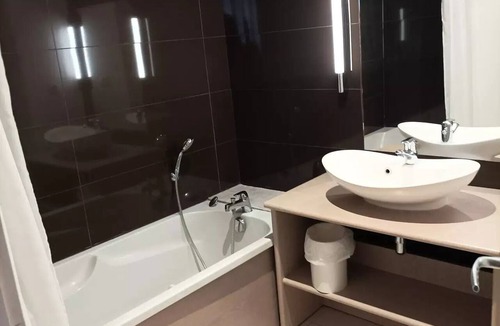 Jausiers Apartment | Residence Chateau Des Magnans Bat C - 3 Rooms for 6 People