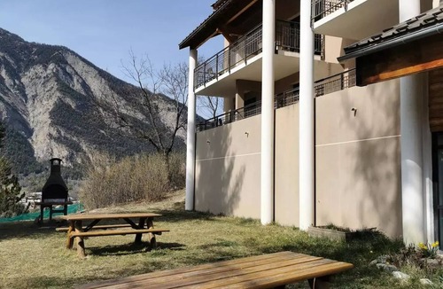 Jausiers Apartment | Residence Chateau Des Magnans Bat D - 3 Rooms for 6 People