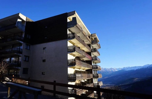Pra Loup Apartment | Residence Chaumont 2 - Studio 4 people exposed Is close to the slopes, very nice view of the valley
