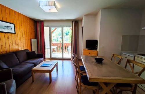 Luz-Saint-Sauveur Apartment | Residence Le Domaine du Val de Roland * - 2 Room Cabin 5 People