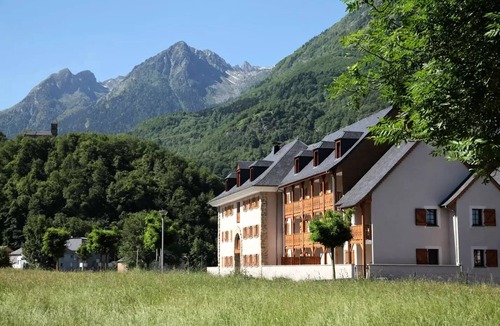 Luz-Saint-Sauveur Apartment | Residence Le Domaine du Val de Roland * - 3 Rooms 6 People Comfort