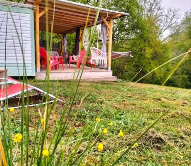 Montclera Apartment | restyled bohemian mobil home la vie en rose