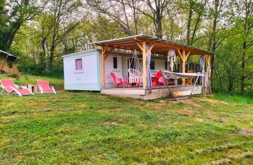 Montclera Apartment | restyled bohemian mobil home la vie en rose