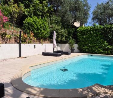 Menton Apartment | Rez de villa avec piscine