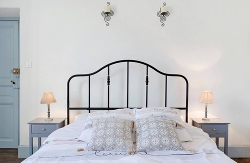 Montgaillard-de-Salies Bed & Breakfast | Rioutord Guest Room with Shared Terrace, Wi-Fi, and Air Conditioning