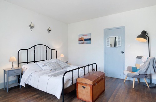 Montgaillard-de-Salies Bed & Breakfast | Rioutord Guest Room with Shared Terrace, Wi-Fi, and Air Conditioning
