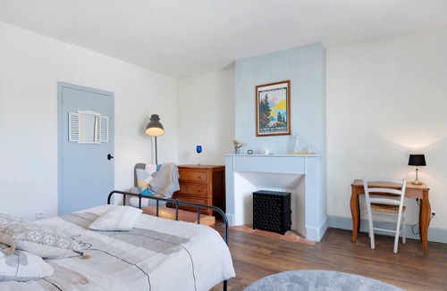 Montgaillard-de-Salies Bed & Breakfast | Rioutord Guest Room with Shared Terrace, Wi-Fi, and Air Conditioning
