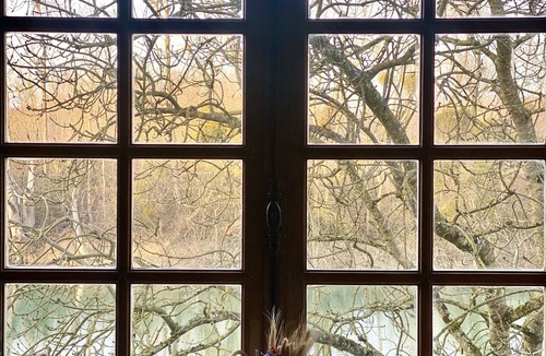Marnay-sur-Seine House | Riverside monastery: 3-bedroom logis and garden