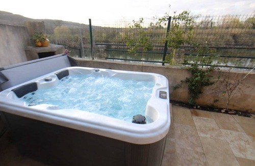 Remoulins Villa | Riverside Villa, Remoulins