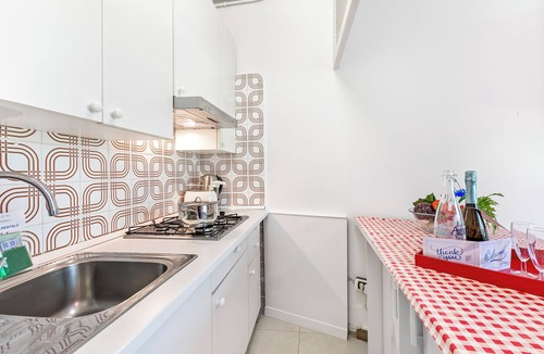 Ispra Apartment | Rododendro Rosso
