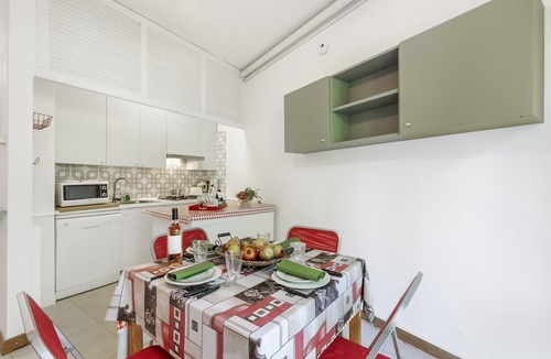 Ispra Apartment | Rododendro Rosso