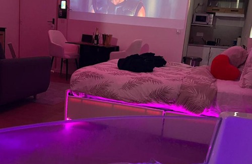 Ploumagoar Apartment | Romance Jacuzzi - Vidéoprojecteur - Terrasse 5min gare