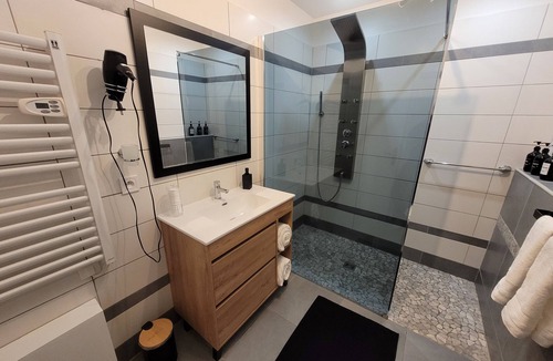 Heming Apartment | Romantic and Well-Being Loft with Spa, Sauna, Tantra Armchair.