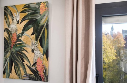 Perigueux Apartment | Romantic Escape Guaranteed: Discover Our Chic & Balneo Love Room