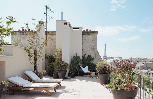 Chaillot Apartment | Rooftop Views of the Arc de Triomphe, by Veeve