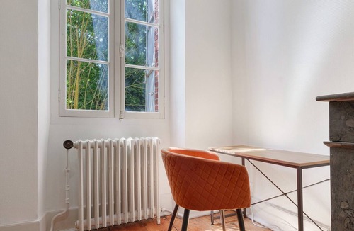 Vic-en-Bigorre Apartment | Room 9 with Shared Terrace, Communal Garden and Wi-Fi